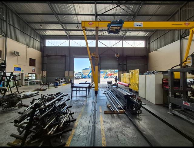 1,062M² FACTORY FOR SALE IN APEX